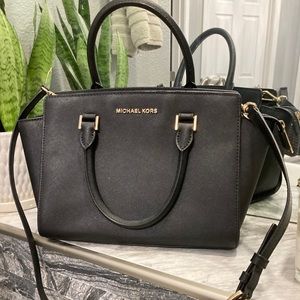 Black Michael Kors handbag with crossbody strap